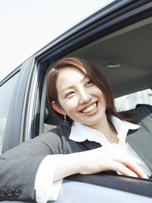 企業の役員運転手を代行している会社